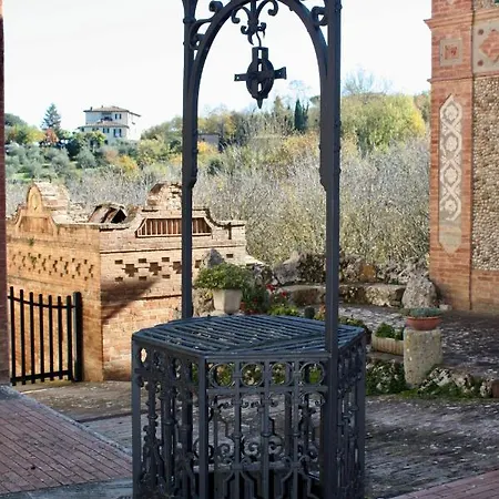 La Torre Di Caprera Сиена